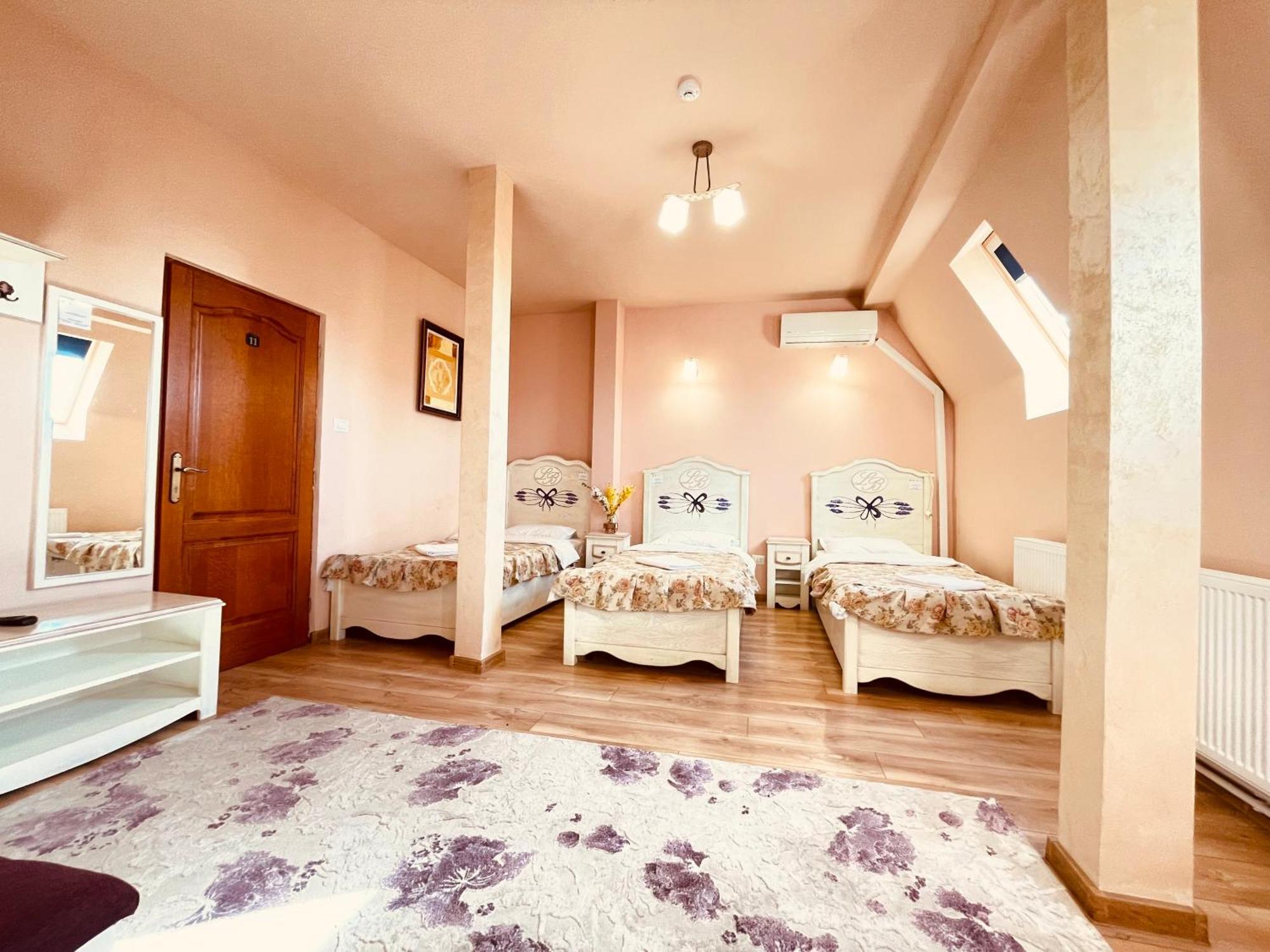 Leaganul Bucovinei Guest House Сучеава Стая снимка