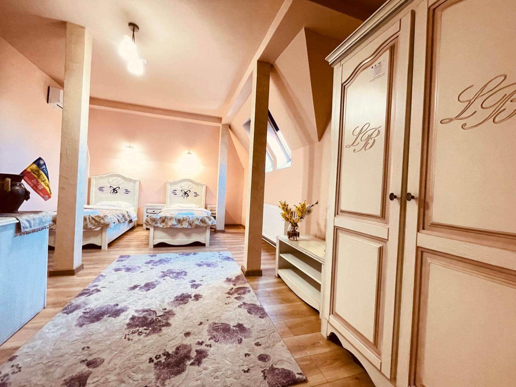 Leaganul Bucovinei Guest House Сучеава Стая снимка